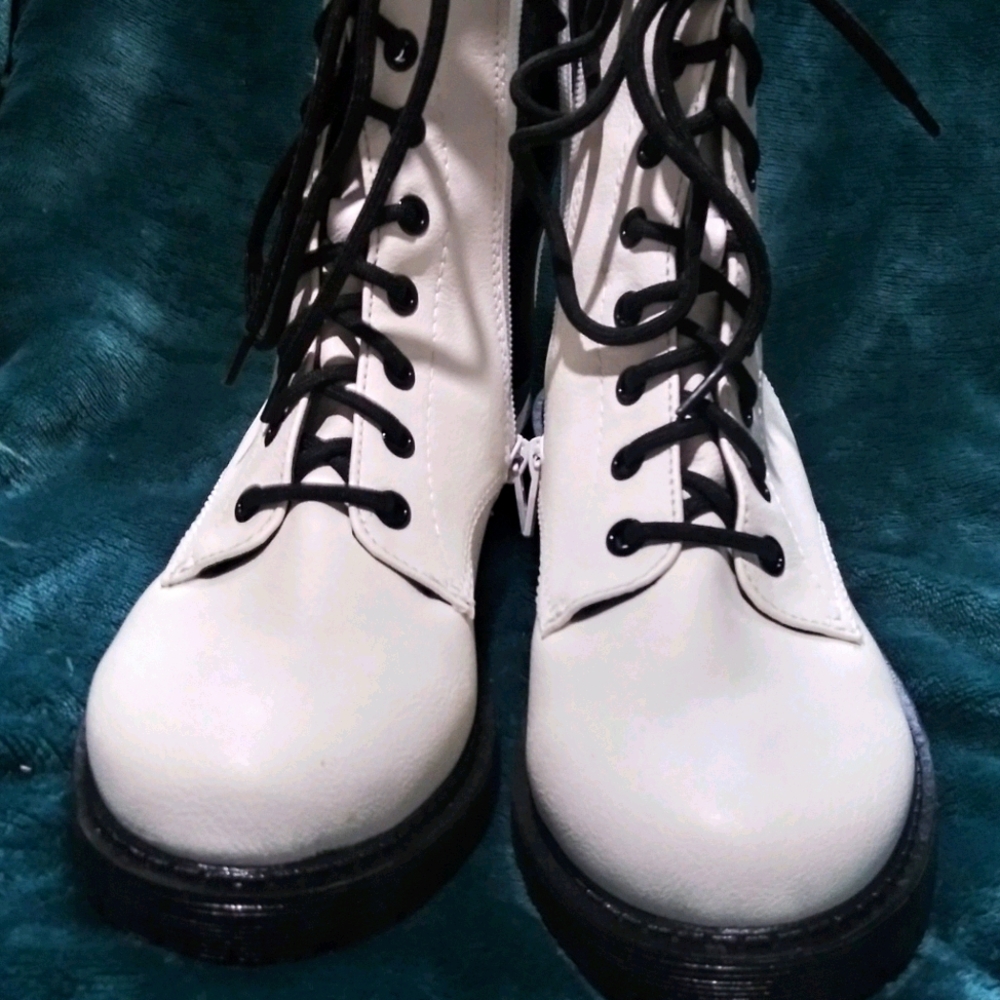 Time and Tru boots